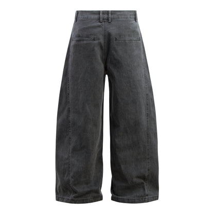 Baggy pants worker